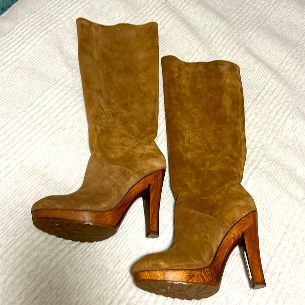 Gorgeous knee high brown suede-never worn